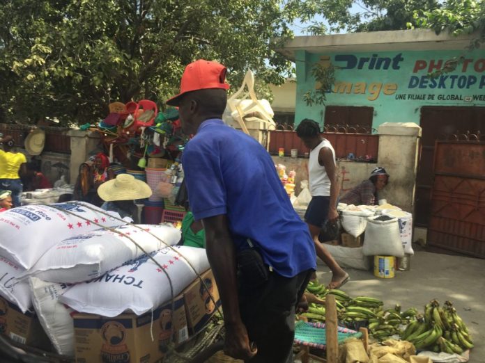 Haitians rush to markets to buy supplies Haitians rush to markets to buy supplies