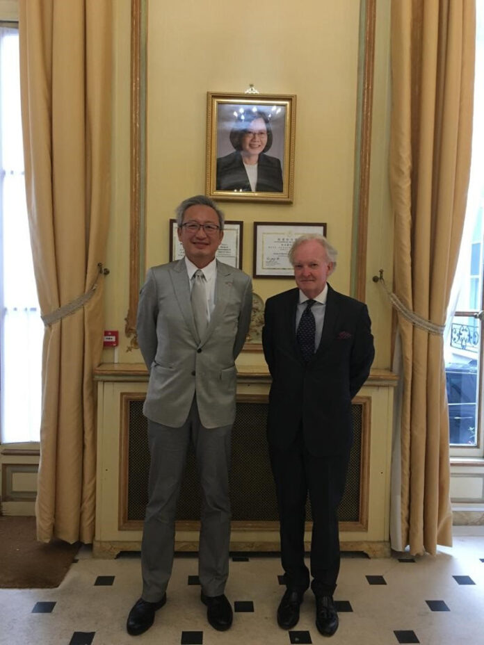 The Federation of St. Kitts & Nevis and Republic of China (Taiwan) envoys meet in Paris