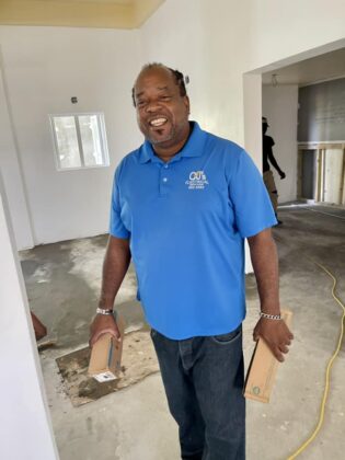 Premier Brantley checks on progress of construction work in Alexandra Hospital, PC: Facebook