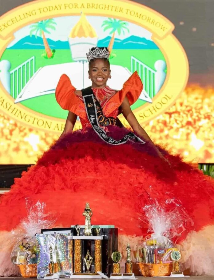 Jonesh Rogers crowns Miss Washington Archibald High School, Samal Duggins congratulates. Picture Credits: Fb accounts