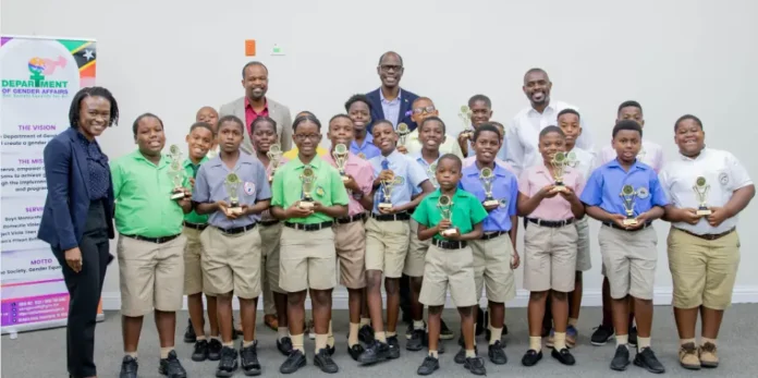 Students awarded for their exceptional contribution. (Credits: St.Kitts and Nevis Information Service - SKNIS, Facebook)