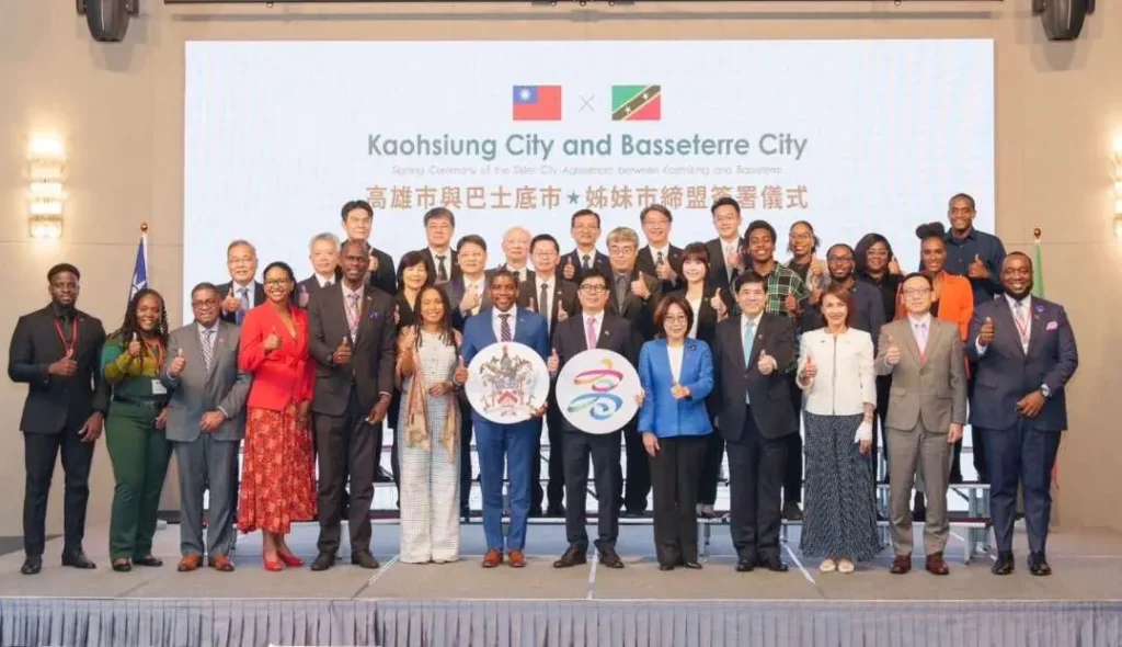 The signing ceremony was attended the nationals of St. Kitts and Nevis living in Kaohsiung and by key delegations.