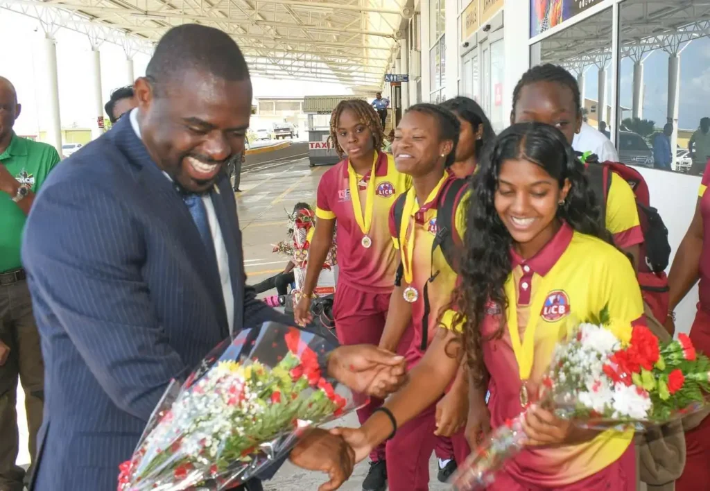 Samal Duggins provided each member of the return Winning Team with a bouquet of flowers in their honour. Credits: Facebook.