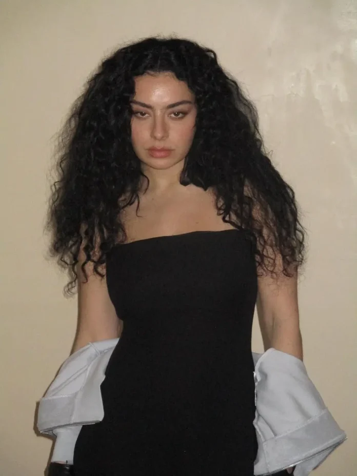 Charli XCX to receive her first Brit Award “Songwriter of the Year” since her debut Charli XCX to receive her first Brit Award “Songwriter of the Year” since her debut