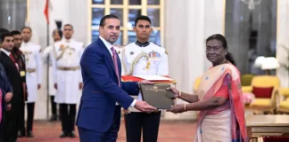 H.E. Gurdip Dev Bath presenting credentials to President Droupadi Murmu