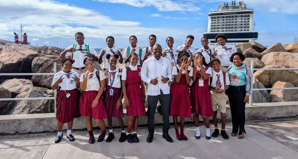 Samal Duggins leads students to educational excursion on MSC Virtuousa