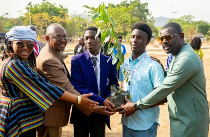 IMG_1041-1200x781 The students from St Kitts and Nevis joined the students from Nigeria for the Anoora Club Tree Planting Ceremony at the National Park in Abuja.