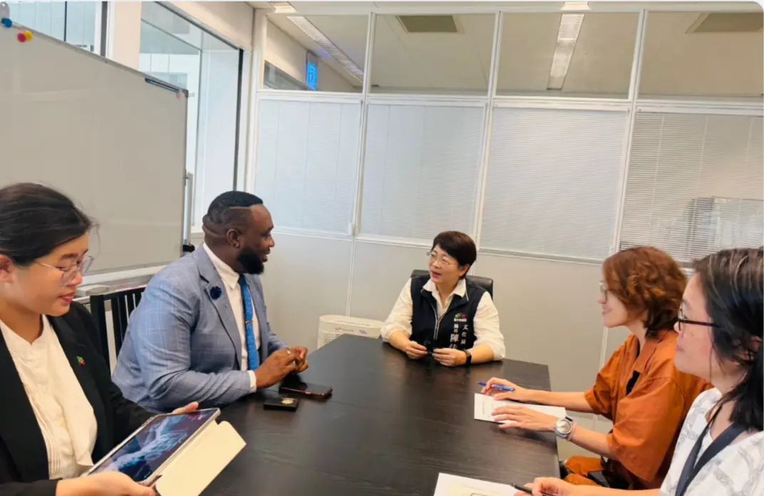 Donya L. Francis Meets Taichung Official to Strengthen Cultural Exchange