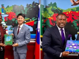 Billy Chung, presented two hand-painted acrylic paintings as farewell gifts to Prime Minister Dr Drew and Premier Brantley